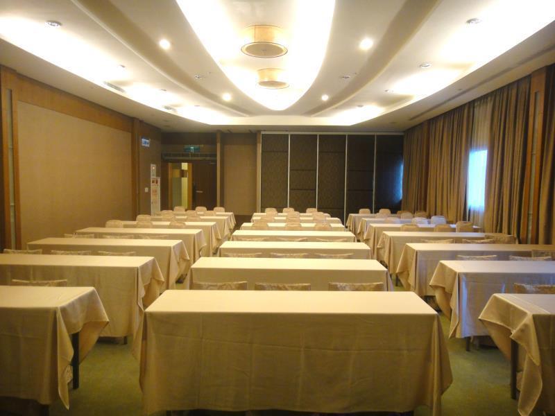 First Hotel Taipei Bagian luar foto