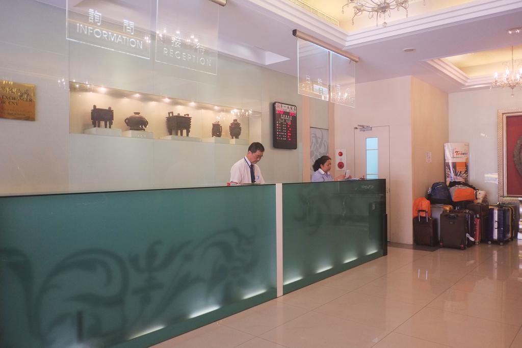 First Hotel Taipei Bagian luar foto