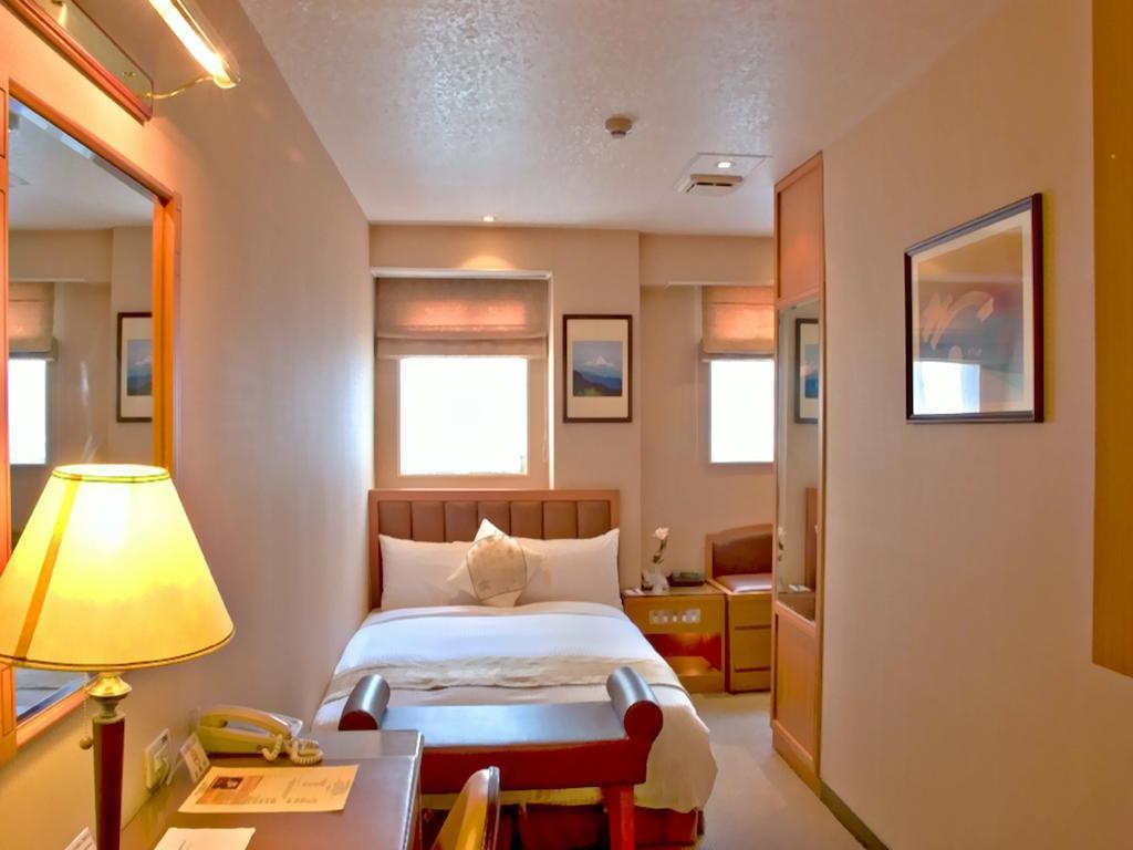 First Hotel Taipei Bagian luar foto