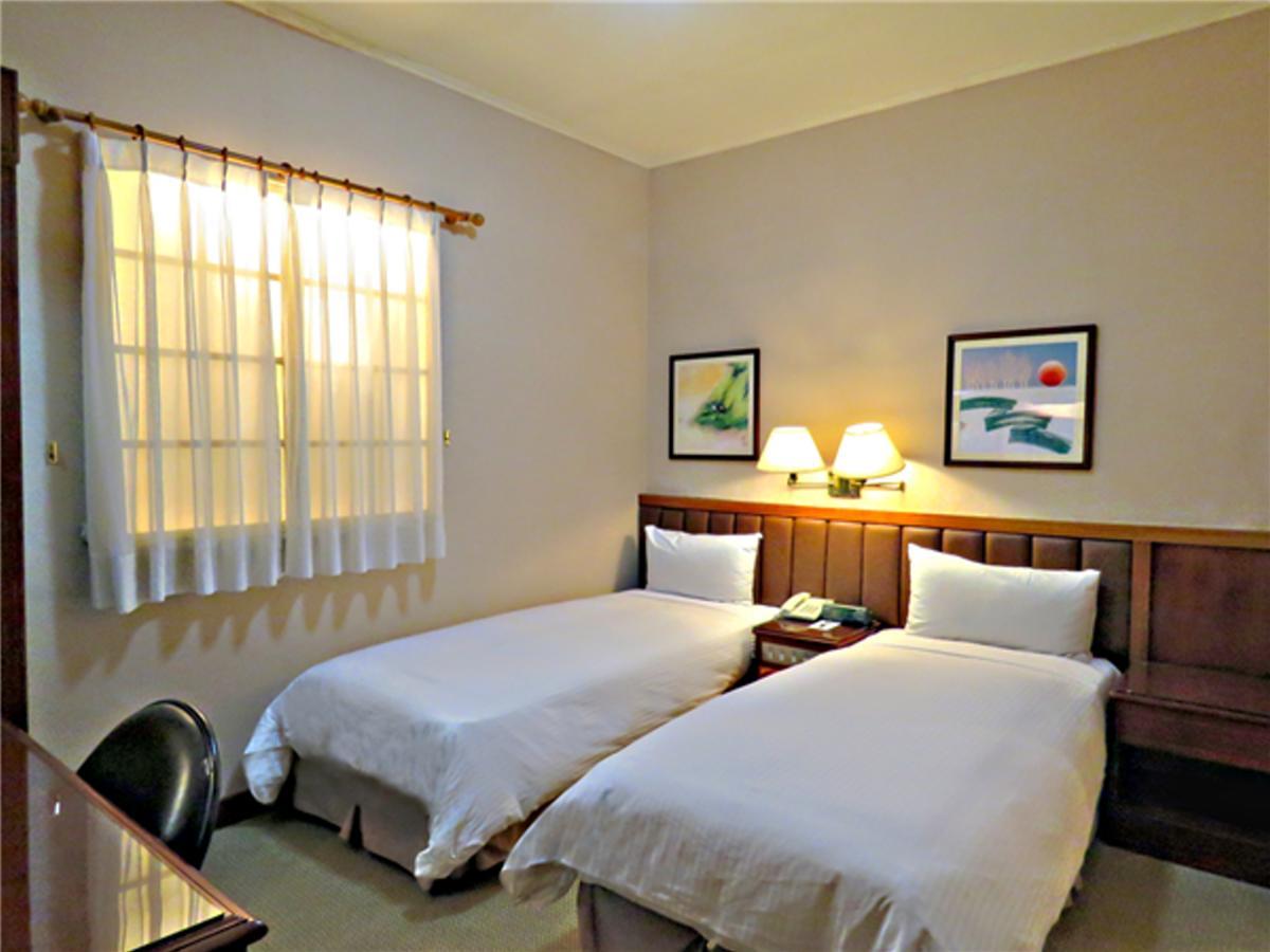 First Hotel Taipei Bagian luar foto
