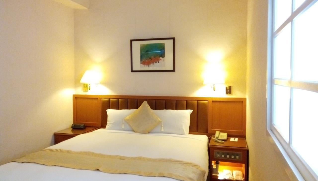 First Hotel Taipei Bagian luar foto