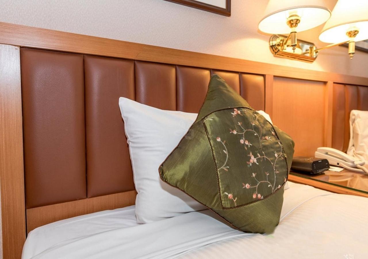First Hotel Taipei Bagian luar foto