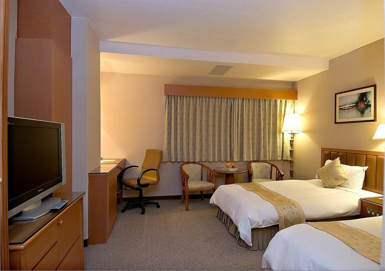 First Hotel Taipei Bagian luar foto