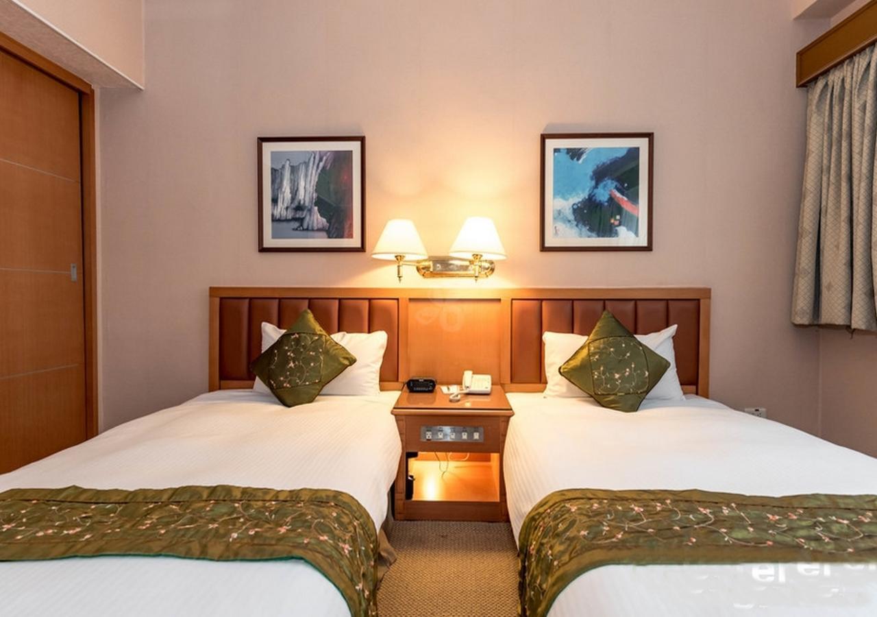 First Hotel Taipei Bagian luar foto