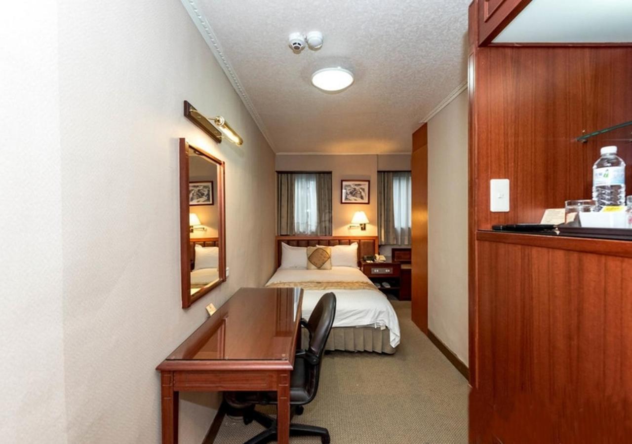 First Hotel Taipei Bagian luar foto