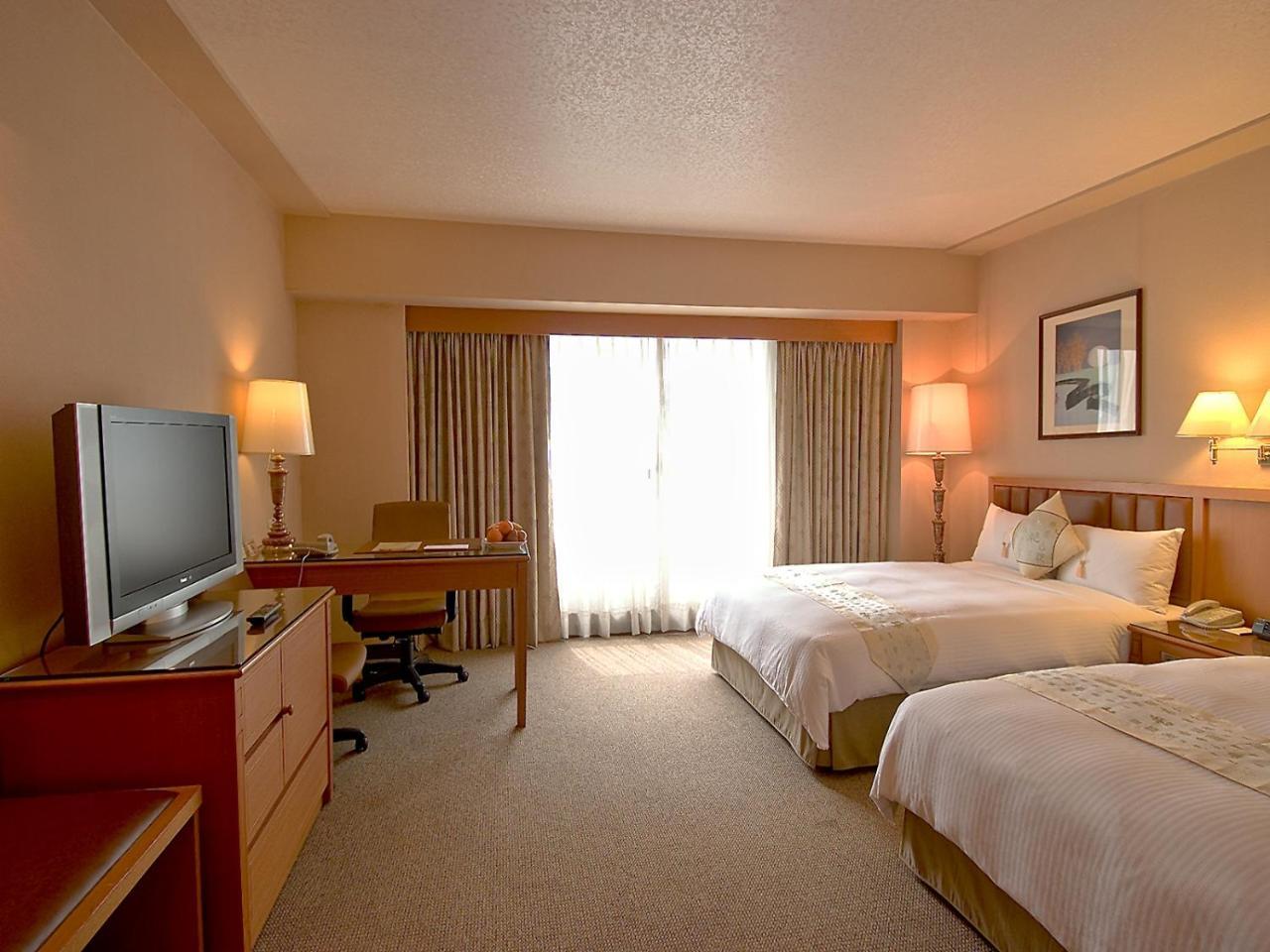 First Hotel Taipei Bagian luar foto