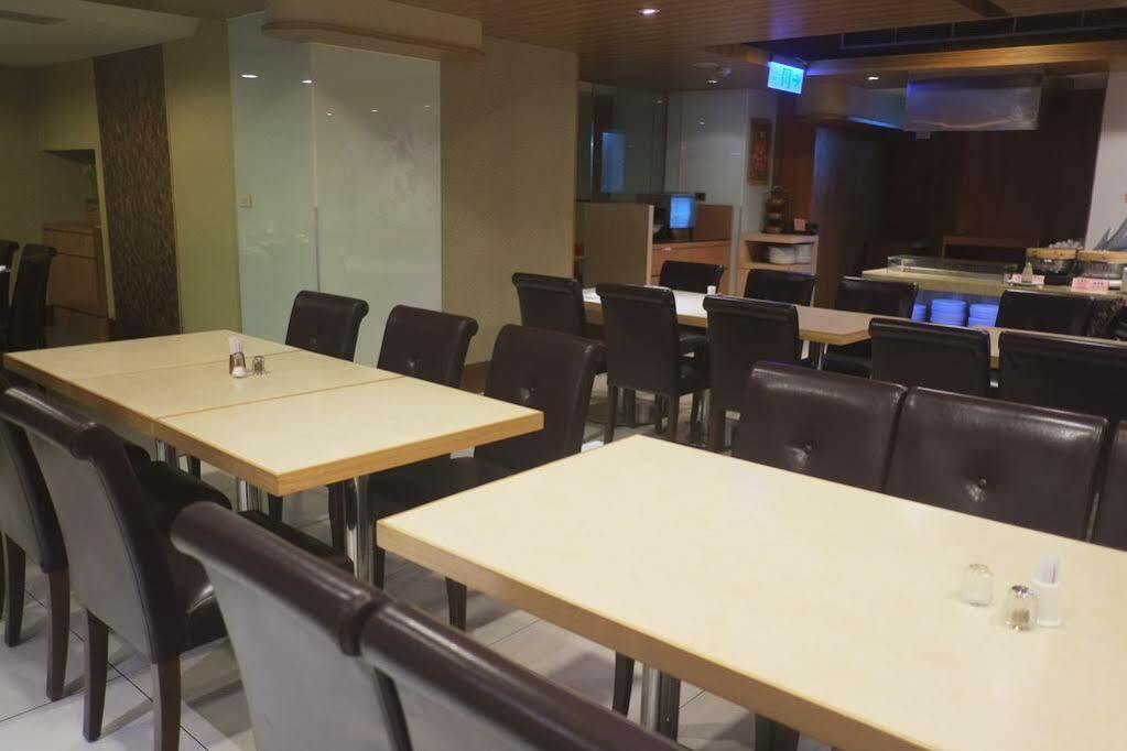 First Hotel Taipei Bagian luar foto